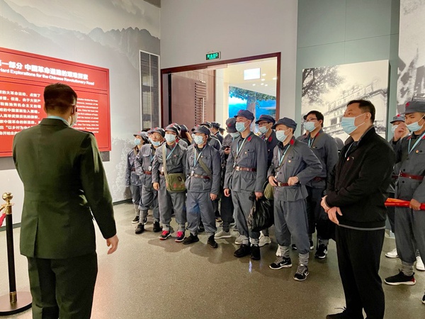 1618795379432612.jpg 南昌市政建設(shè)集團組織黨員干部上井岡山開展黨史學(xué)習(xí)教育6006.jpg