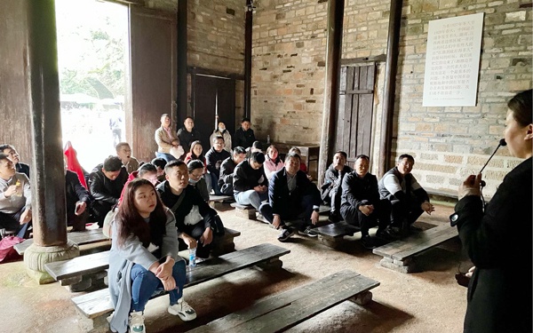 1618795414517998.jpg 南昌市政建設(shè)集團組織黨員干部上井岡山開展黨史學(xué)習(xí)教育6007.jpg