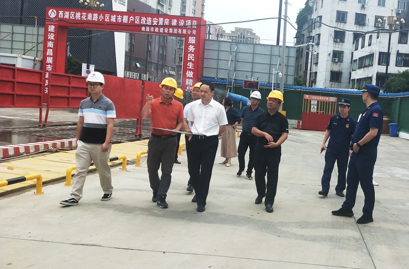 1624344345146337.jpg 南昌市西湖區(qū)常務(wù)副區(qū)長鄧云生到桃花安置房項(xiàng)目檢查指導(dǎo)安全生產(chǎn)工作8002.jpg