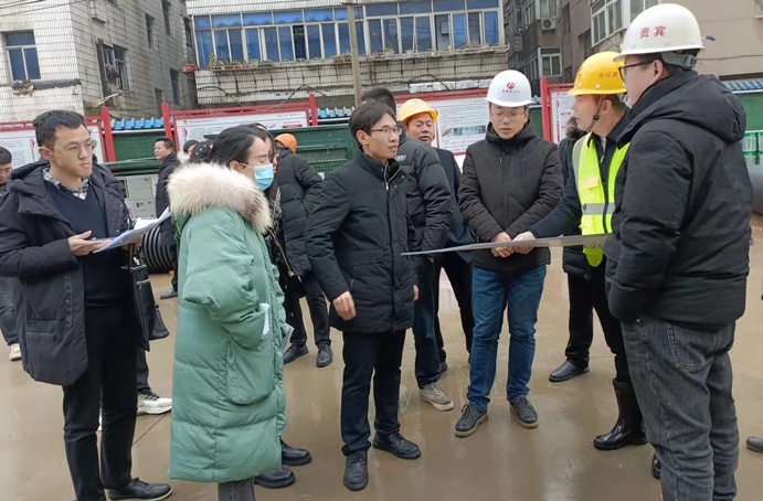 南昌市委督查室督查專員賴?yán)^紅蒞臨桃花安置房項目督導(dǎo)691.jpg