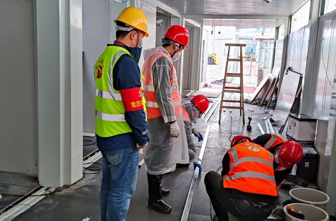 1648339114741192.jpg 南昌市政建設(shè)集團(tuán)黨旗在項目一線高高飄揚(yáng)6913.jpg