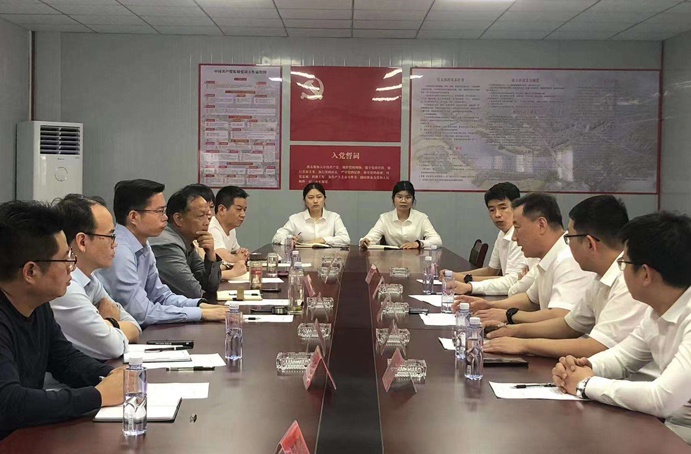 1653875130497625.jpg 弋陽縣委書記陳敏蒞臨公司生態(tài)修復(fù)項(xiàng)目調(diào)研指導(dǎo)691.jpg