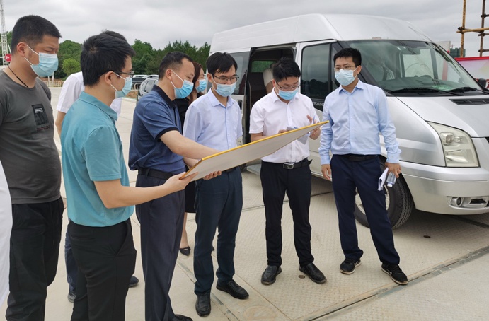 賴?yán)^紅到綠色建材科技產(chǎn)業(yè)園項(xiàng)目視察