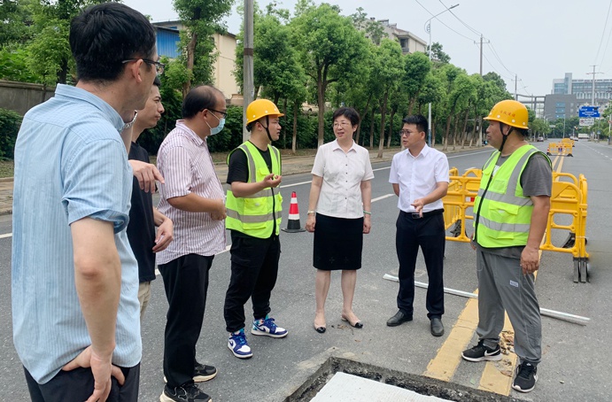 1658454680386252.jpg 王勵到我司窨井蓋專項整治項目檢查指導6911.jpg