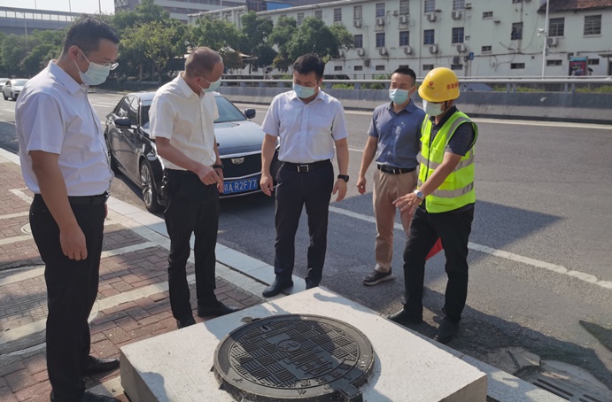 市政公用集團副總經理郭曉慶來到南昌市窨井蓋專項整治項目開展夏送清涼慰問活動 市政公用集團副總經理郭曉慶來到南昌市窨井蓋專項整治項目開展夏送清涼慰問活動