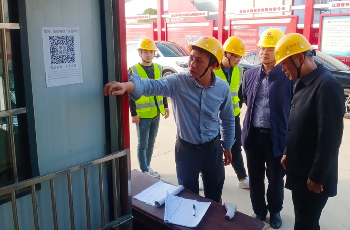 張世東深入市政公用城項(xiàng)目、秦坊安置房項(xiàng)目、南昌高鐵東站新區(qū)項(xiàng)目督查質(zhì)量、安全、揚(yáng)塵治理工作