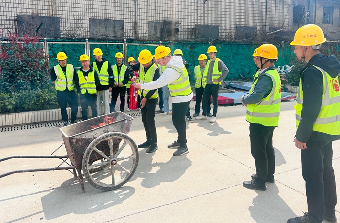 青云譜區(qū)舊改排水工程開展消防安全應(yīng)急演練 青云譜區(qū)舊改排水工程開展消防安全應(yīng)急演練