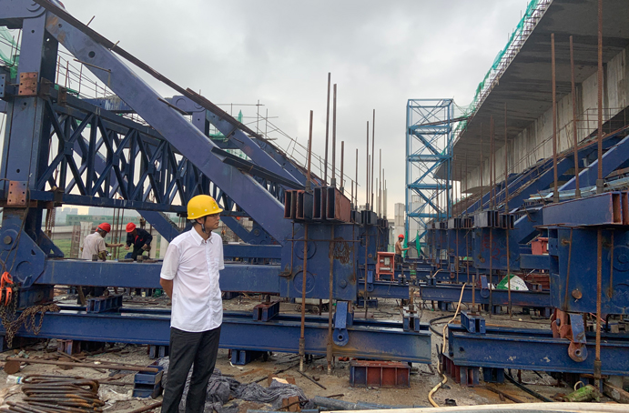 五一勞動獎?wù)芦@得者項目黨支部書記、副總工程師周天奇