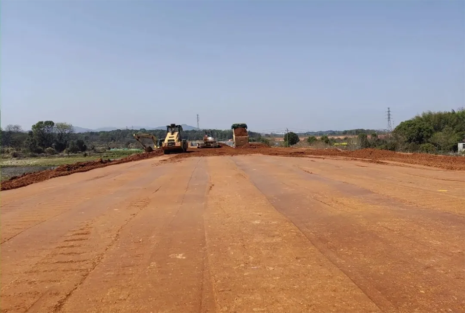 云翔大道項(xiàng)目路基全線貫通 | 飽和式施工加速推進(jìn)，助力區(qū)域交通升級(jí)