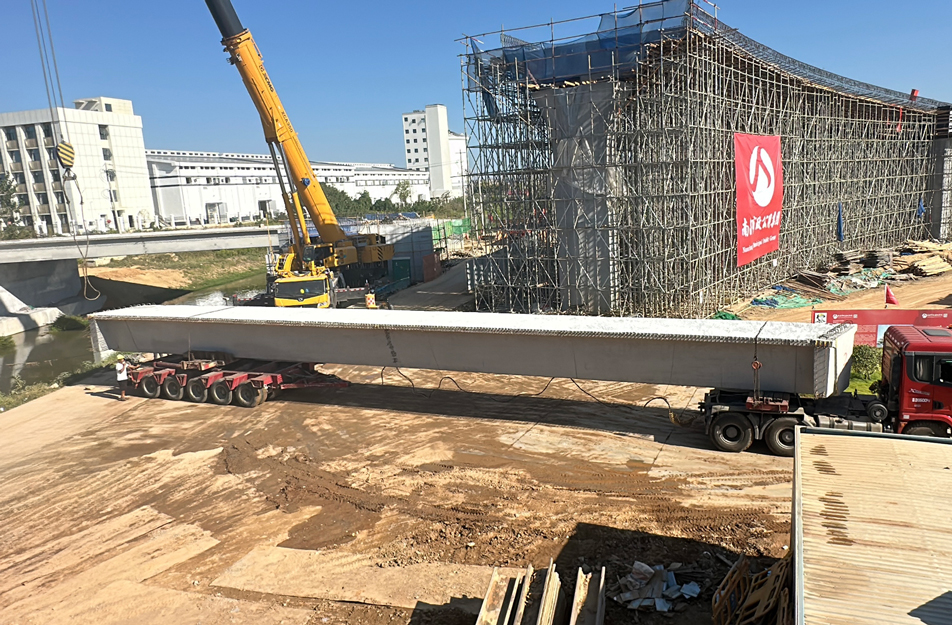 深南互通立交項目完成跨渠橋關(guān)鍵梁體吊裝 6片大型箱梁精準(zhǔn)安裝